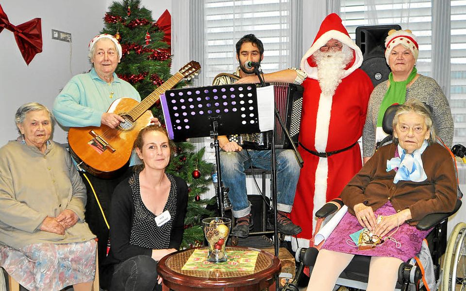 découvrez l'ehpad au père noël, un établissement chaleureux et accueillant qui offre un cadre de vie paisible aux personnes âgées. profitez de services personnalisés, d'activités stimulantes et d'une équipe bienveillante, le tout dans une ambiance festive et conviviale.
