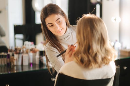 découvrez les formations professionnelles en esthétique à caen avec cap esthétique. perfectionnez vos compétences et lancez votre carrière dans le secteur de la beauté grâce à une pédagogie adaptée et des intervenants experts.