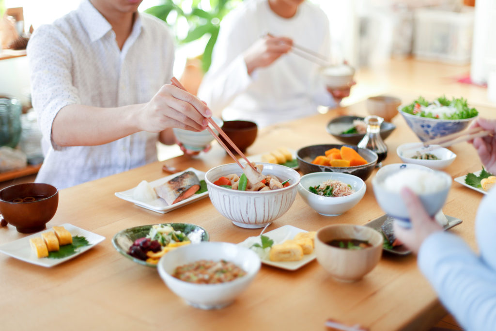 découvrez la cuisine japonaise à la cité des sciences : un voyage culinaire au cœur des saveurs d'orient. profitez d'ateliers, de démonstrations et de plats traditionnels qui éveilleront vos papilles. plongez dans la culture japonaise à travers sa gastronomie.