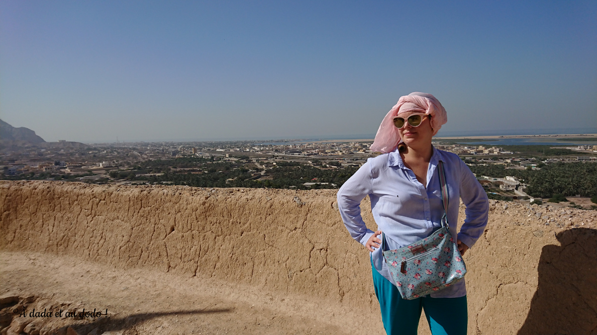 découvrez les habits traditionnels de dubaï, mêlant élégance et modernité. explorez les tenues emblématiques comme l'abaya et le kandora, et plongez dans la culture émirienne à travers la mode locale.