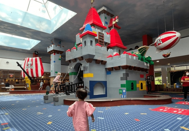 découvrez le monde fascinant de lego park à dubaï, un parc d'attractions captivant où la créativité prend vie à travers des structures emblématiques en briques lego, des manèges palpitants et des expériences immersives pour toute la famille.