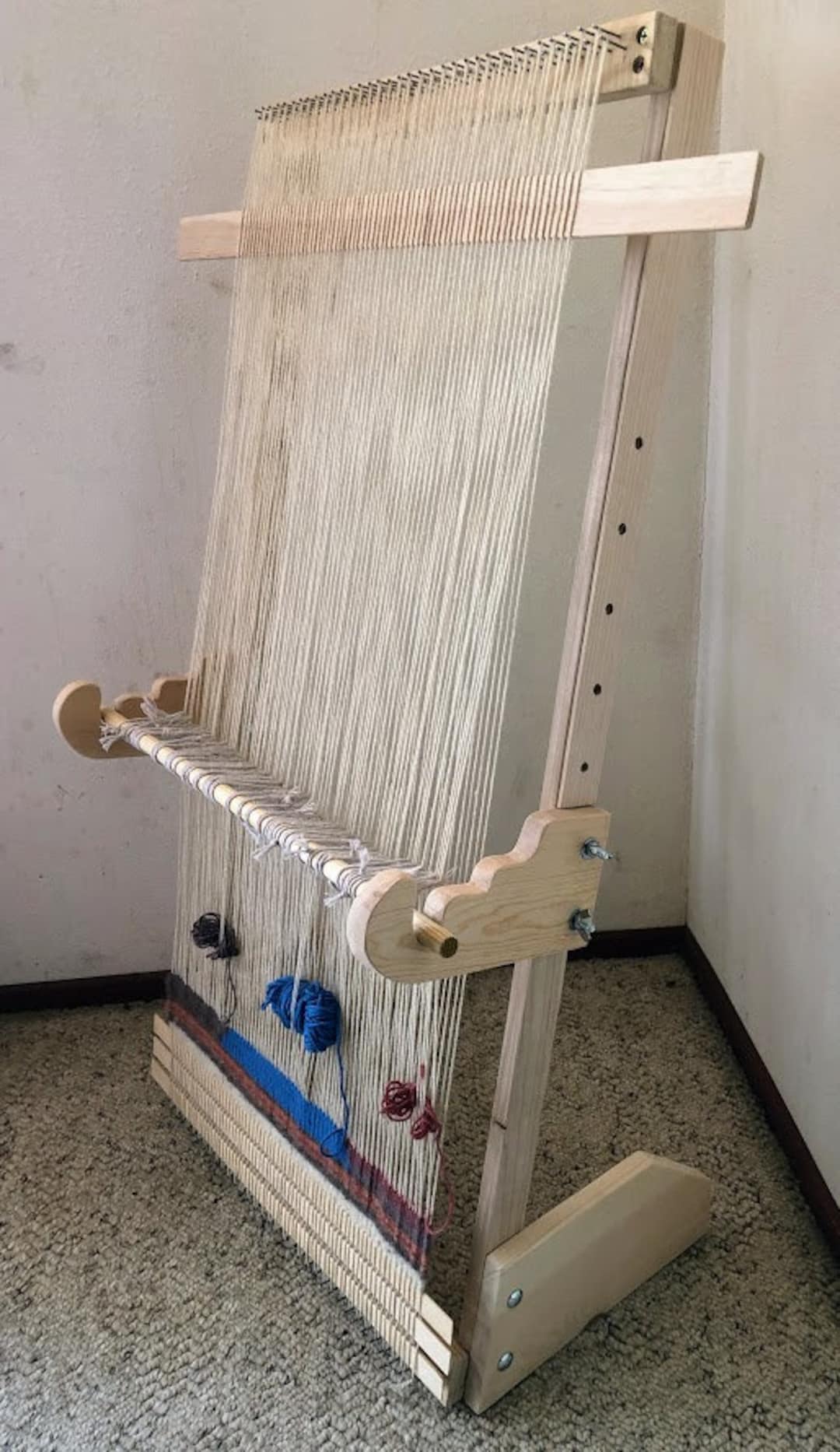 découvrez l'univers fascinant des métiers à tisser, un artisanat ancien qui allie créativité et agilité. apprenez les techniques de tissage, explorez les différentes fibres et laissez libre cours à votre imagination pour créer des œuvres textiles uniques.