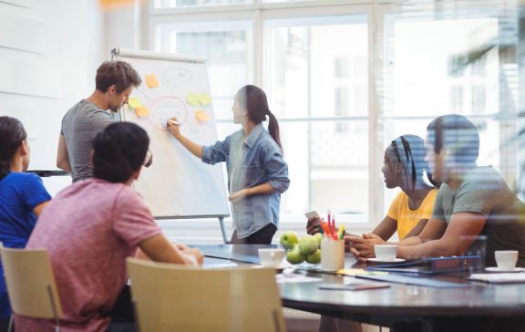 découvrez comment réussir votre reconversion en tant que mécanicien. obtenez des conseils pratiques, des formations recommandées et des témoignages inspirants pour vous accompagner dans ce changement de carrière passionnant.