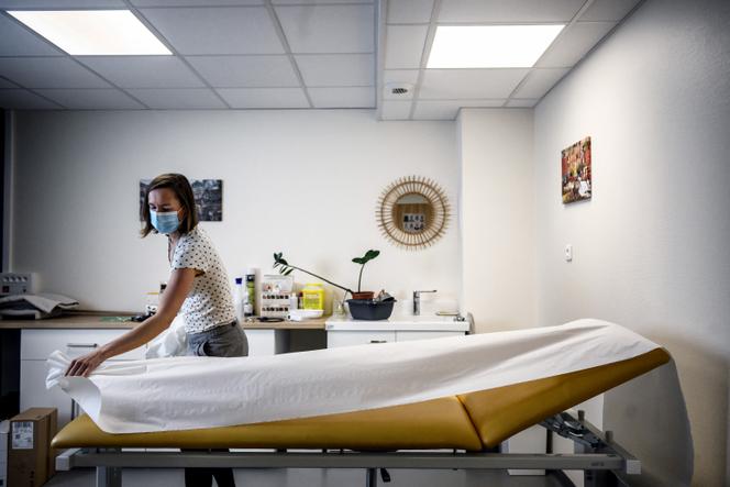 découvrez les enjeux et les conséquences des agressions envers les médecins en france. informez-vous sur les mesures de protection et la sensibilisation nécessaire pour garantir la sécurité des professionnels de santé face à la montée des actes de violence. engageons le dialogue pour un environnement médical plus sûr.