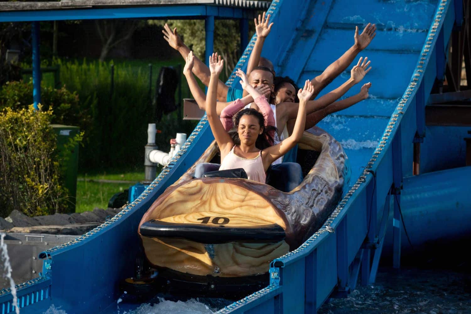 découvrez l'aqualagon, le parc aquatique idéal pour des vacances inoubliables en famille ou entre amis. profitez de ses attractions aquatiques, de ses toboggans, et d'une atmosphère détendue pour des moments de pur bonheur.