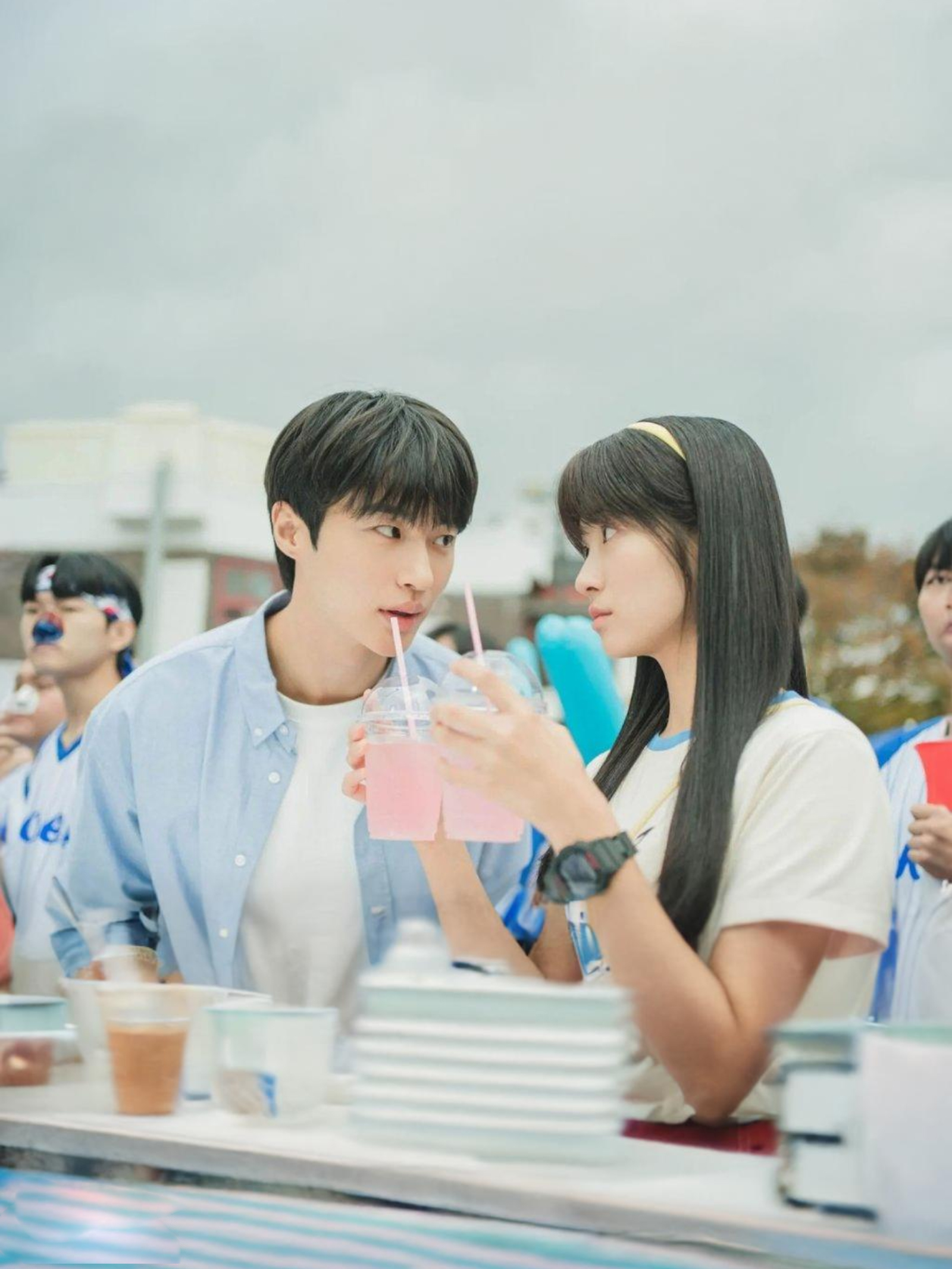 découvrez 'lovely runner', le meilleur k-drama qui vous plongera dans une histoire captivante d'amour, d'amitié et de passion pour la course. suivez les parcours émotionnels de personnages attachants, mêlant romance et enjeux sportifs dans un cadre envoûtant.