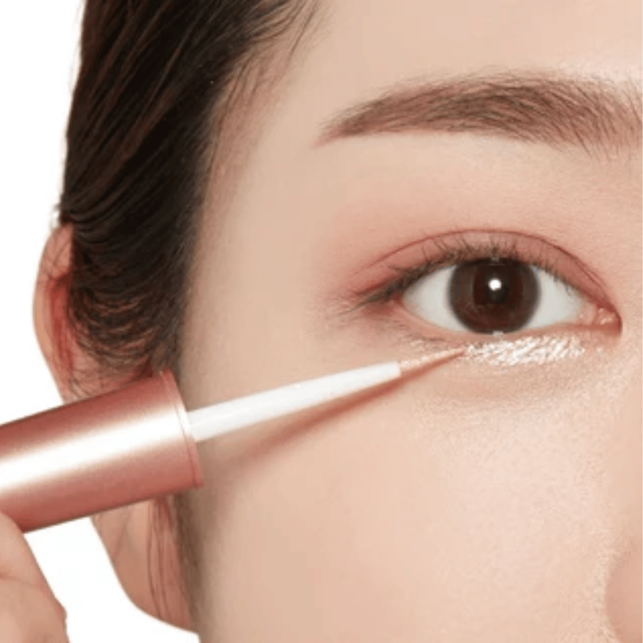 découvrez les secrets du maquillage asiatique : des techniques élégantes et des produits adaptés pour un look naturel et éclatant. apprenez à sublimer vos traits et à mettre en valeur votre beauté unique avec nos conseils et astuces.