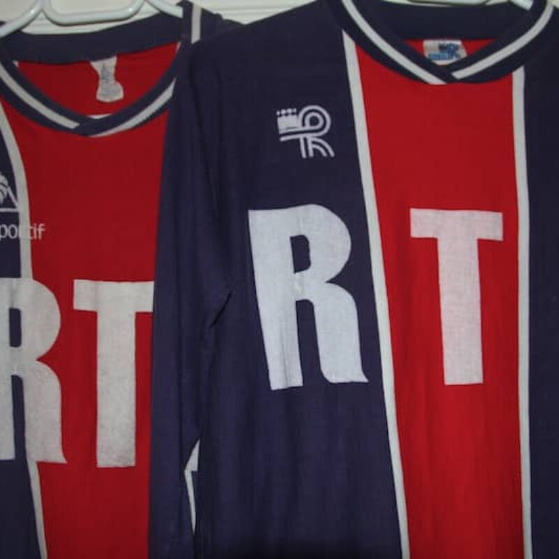 découvrez l'incroyable histoire de la naissance du paris saint-germain (psg), un club de football emblématique fondé en 1970, qui a captivé des millions de fans à travers le monde grâce à son palmarès impressionnant et ses stars internationales.
