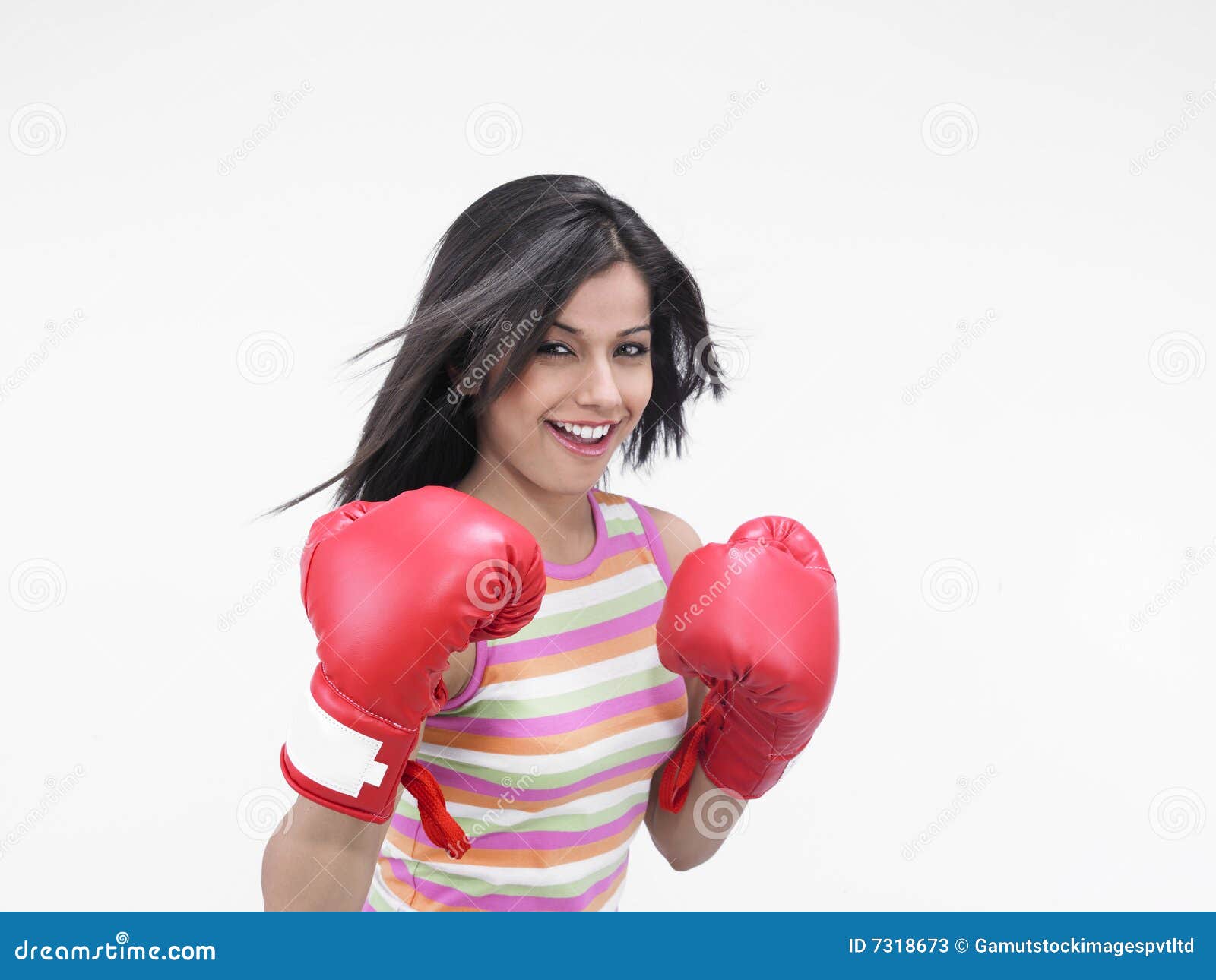 découvrez l'histoire fascinante des origines de la boxe, un sport millénaire aux multiples facettes qui a évolué au fil des siècles. plongez dans ses racines antiques et son développement à travers les cultures, tout en explorant les grands champions qui ont marqué son histoire.