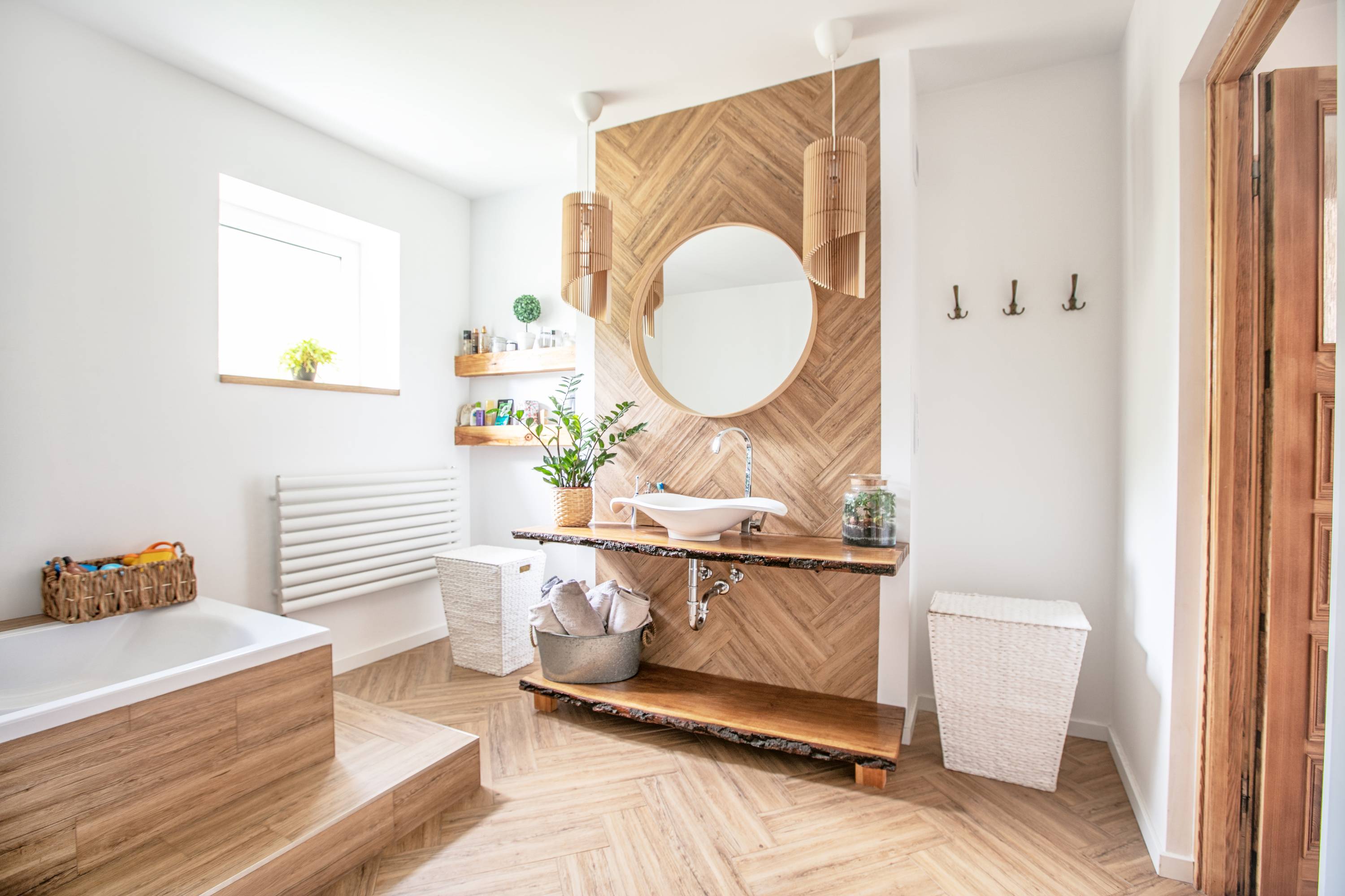 découvrez les risques liés à l'eau sur votre parquet et apprenez comment protéger votre sol en bois contre les dégâts d'humidité. conseils pratiques pour préserver la beauté et la durabilité de votre parquet.
