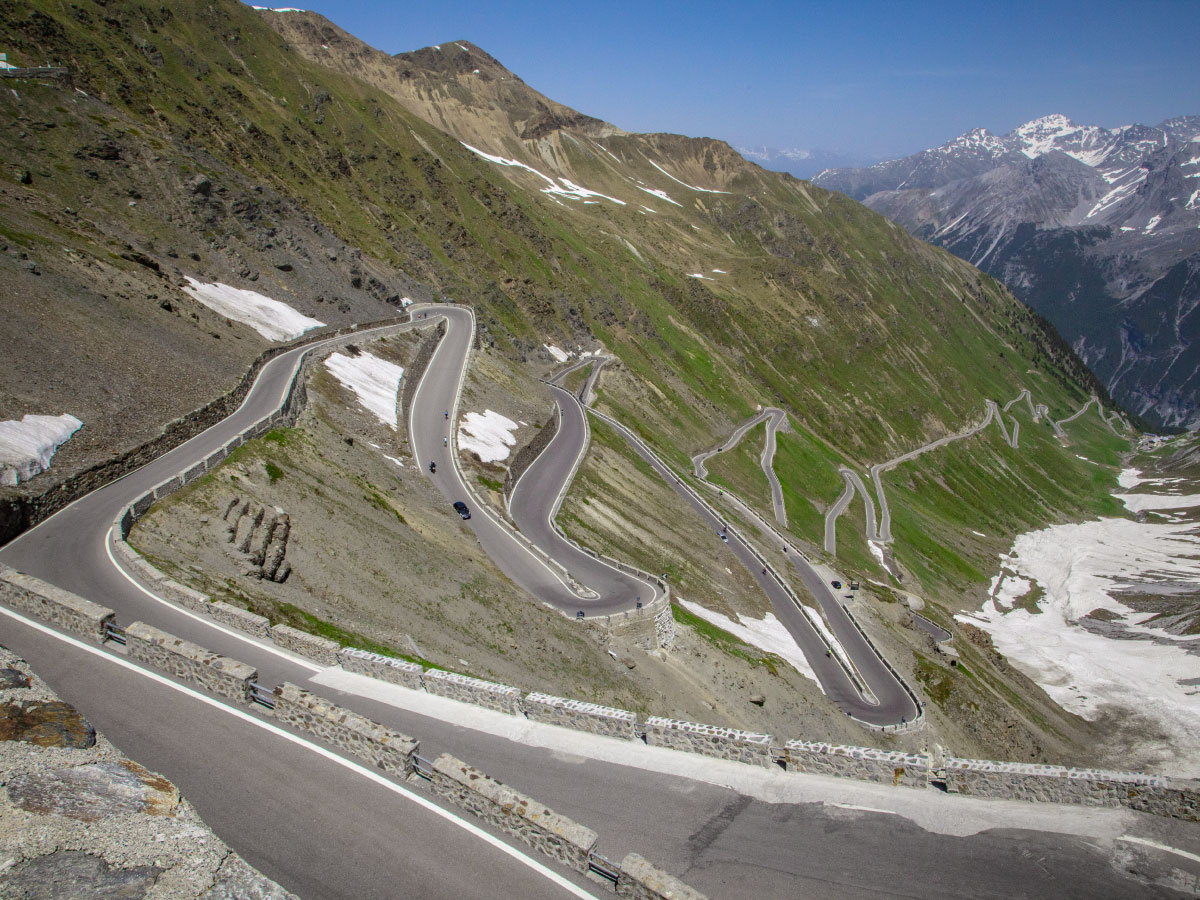 découvrez les magnifiques lacs italiens lors d'un road trip inoubliable. parcourez des paysages à couper le souffle, explorez des villages pittoresques et profitez d'activités en plein air au cœur de la nature italienne.