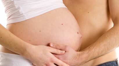 découvrez les causes et les solutions pour les taches brunes au niveau du nombril pendant la grossesse. apprenez comment gérer ces changements cutanés et protégez votre peau tout au long de cette période précieuse.