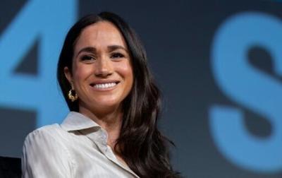 découvrez la villa de meghan markle, étoile de netflix, où glamour et confort se rencontrent. explorez son espace de vie design et intime qui inspirent ses projets cinématographiques. plongez dans l'univers fascinant de la duchesse et son quotidien californien.