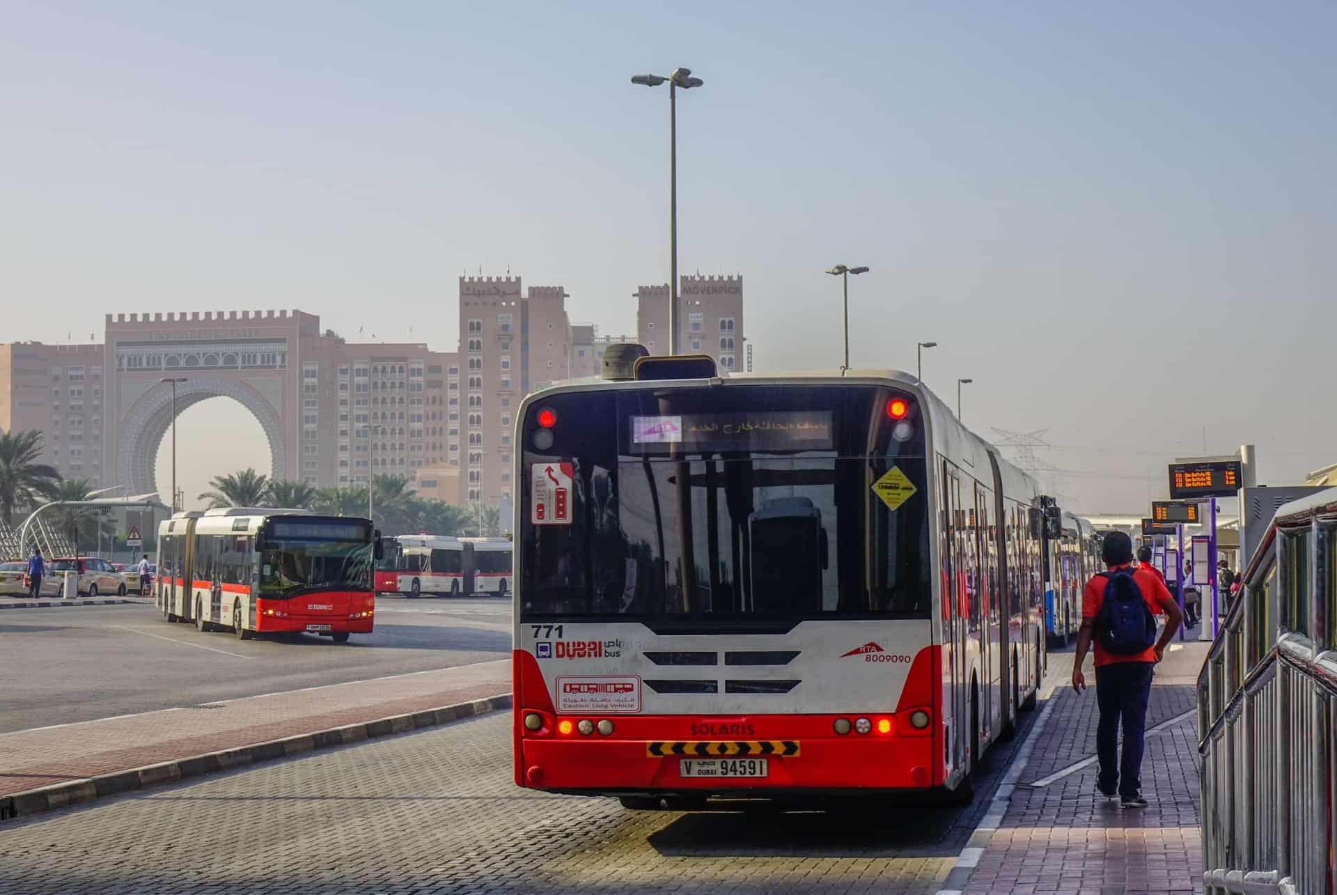 découvrez notre guide complet sur les services de vtc à dubaï. apprenez tout ce qu'il faut savoir pour profiter d'un transport élégant et pratique dans cette ville fascinante. que vous soyez résident ou visiteur, optimisez vos déplacements avec nos conseils sur les meilleures options de vtc disponibles.
