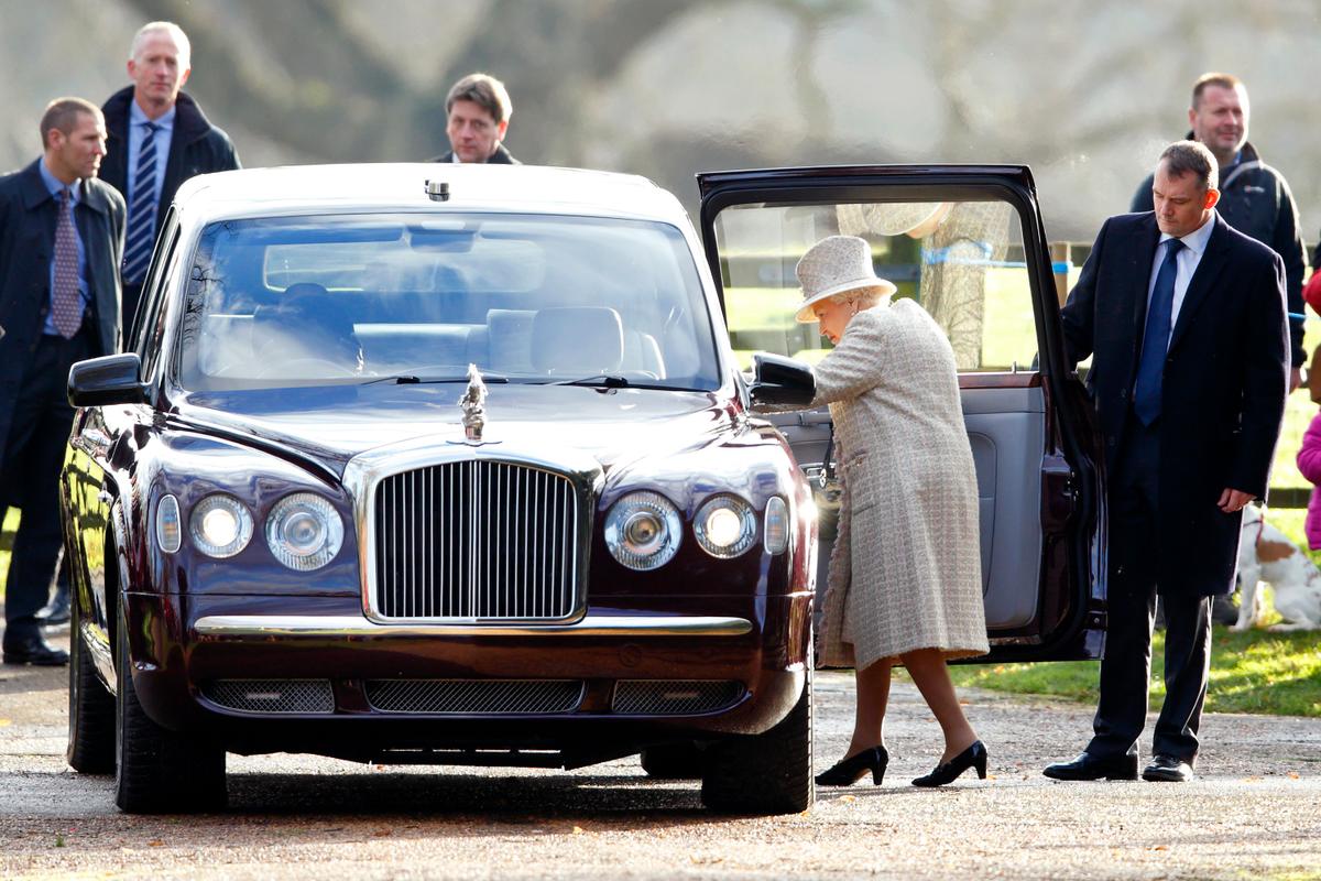 découvrez l'univers raffiné de bentley, symbole d'un lifestyle élitiste où le luxe et l'exception se rencontrent. plongez dans un monde de sophistication et d'élégance, où chaque détail est pensé pour offrir une expérience unique aux passionnés d'automobiles de prestige.