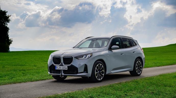 découvrez les dernières nouveautés du bmw x3 2025 : design moderne, technologies avancées et performances améliorées. plongez dans l'univers de ce suv premium qui allie élégance, confort et innovations pour une expérience de conduite inégalée.