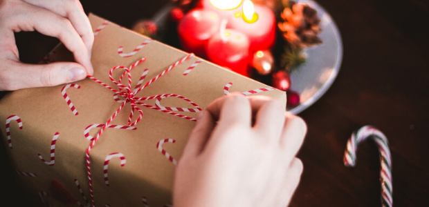 découvrez des idées de cadeaux rapides et faciles à offrir pour toutes les occasions. trouvez le présent parfait en un clin d'œil et faites plaisir à vos proches sans stress.