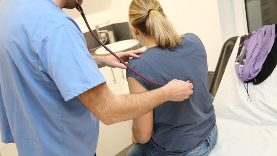 rendez hommage au dr fond-rolland, une figure emblématique de la médecine. découvrez son parcours, ses contributions remarquables et l'impact de son engagement sur la santé de la communauté. une célébration de son héritage et de sa passion pour le bien-être.
