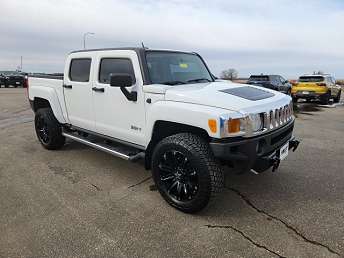 découvrez le hummer h3t, un pick-up marquant qui allie puissance, robustesse et style audacieux. idéal pour les aventuriers et les amateurs de sensations fortes, ce véhicule se distingue par son design unique et ses performances tout-terrain exceptionnelles. explorez le monde avec le h3t et faites tourner les têtes où que vous alliez.
