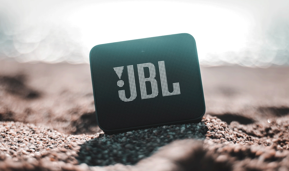 découvrez la jbl go 2, une enceinte bluetooth compacte et portable, offrant un son puissant et clair. avec sa batterie durable, son design étanche et sa connectivité sans fil, elle est idéale pour écouter votre musique partout où vous allez. emportez-la à la plage, en randonnée ou tout simplement à la maison pour profiter d'une expérience audio exceptionnelle.