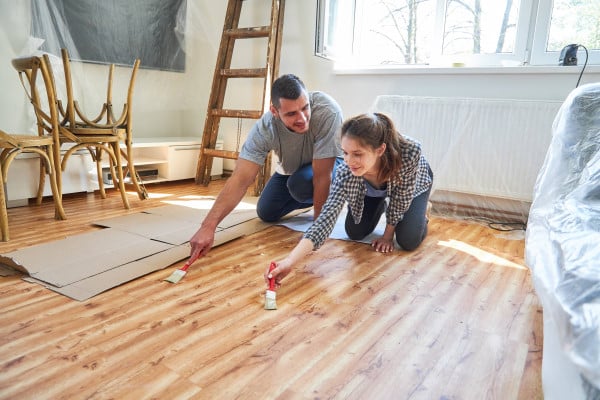 découvrez nos conseils et astuces pour rénover votre parquet rayé et lui redonner tout son éclat. transformez votre intérieur avec des solutions adaptées pour un sol impeccable.