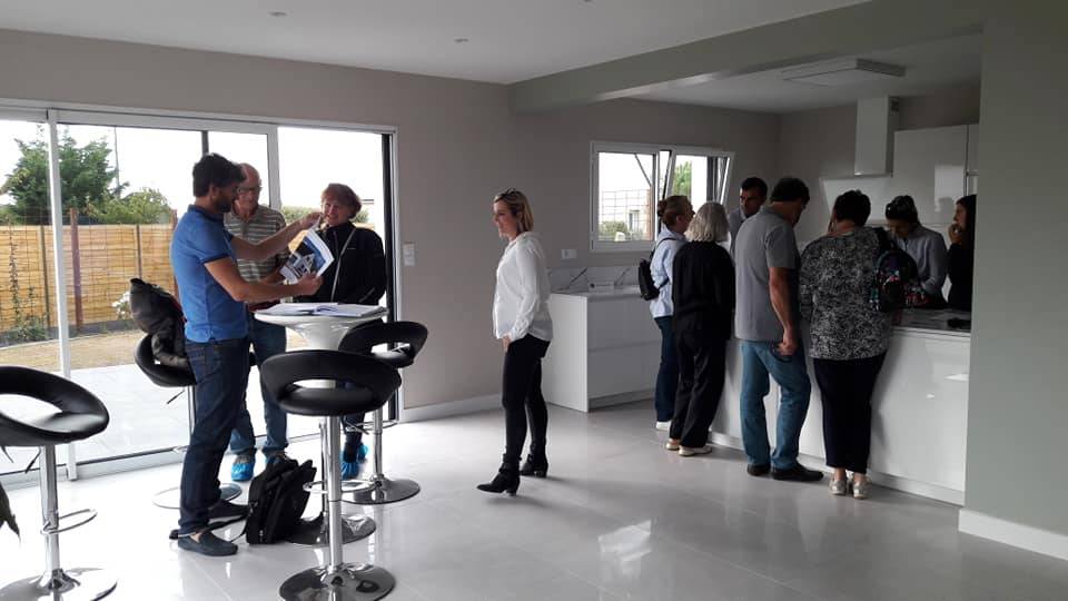 découvrez le salon habitat de belz, un événement incontournable pour tous les passionnés de décoration et d'aménagement intérieur. rencontrez des exposants de qualité, assistez à des conférences inspirantes et trouvez des idées innovantes pour transformer votre espace de vie.