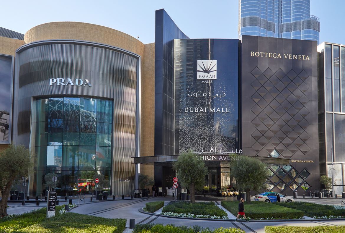 découvrez l'expérience inoubliable du shopping à dubaï, où luxe et diversité se rencontrent. explorez des centres commerciaux extravagants, des souks traditionnels et des marques de renom tout en profitant d'une ambiance cosmopolite unique.