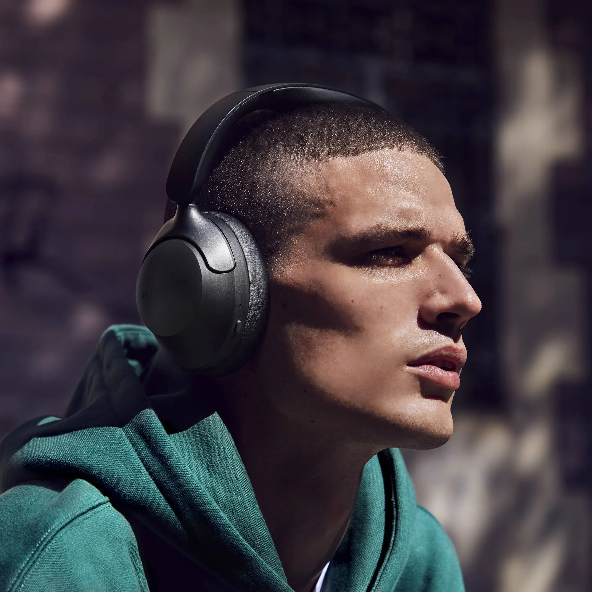 découvrez notre sélection de casques bluetooth avec technologie anc (réduction active du bruit) pour une écoute immersive et sans interruption. profitez de votre musique, podcasts ou appels en toute sérénité.