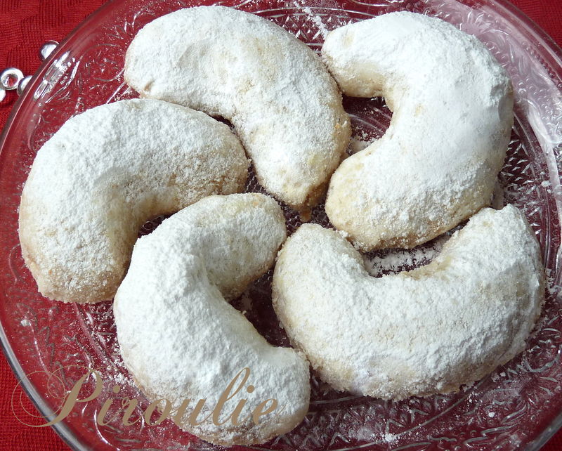 découvrez le croissant glacé, la tendance estivale irrésistible qui allie la légèreté d'un croissant à une touche rafraîchissante. idéal pour vos pauses gourmandes sous le soleil, ce délice se décline en plusieurs saveurs pour ravir vos papilles. ne manquez pas cette innovation culinaire qui transforme vos moments de plaisir en une expérience unique.