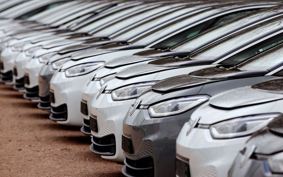 découvrez les causes et les conséquences de l'effondrement du marché automobile en france. analyse des tendances actuelles, des impacts économiques et des perspectives d'avenir pour l'industrie automobile française.