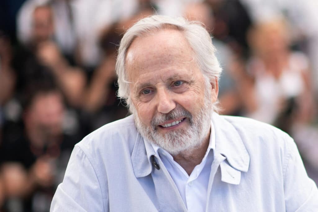 découvrez les anecdotes fascinantes sur luchini et les coulisses de tmc, où humour et talent se rencontrent. plongez dans l'univers captivant de l'un des acteurs les plus charismatiques du cinéma français et explorez les secrets des émissions de votre chaîne préférée.