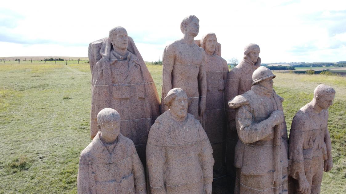 découvrez le talent d'un sculpteur à canton, où l'art prend vie à travers des œuvres uniques et inspirantes. plongez dans l'univers de la sculpture et laissez-vous séduire par la créativité et le savoir-faire d'un artisan passionné.