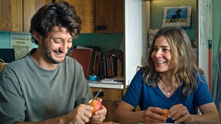 découvrez les secrets cachés derrière la nourriture au cinéma ! plongée fascinante dans l'art culinaire des films, des plats emblématiques aux anecdotes surprenantes qui font saliver. préparez-vous à être ébloui par l'alliance délicieuse entre gastronomie et 7ème art.