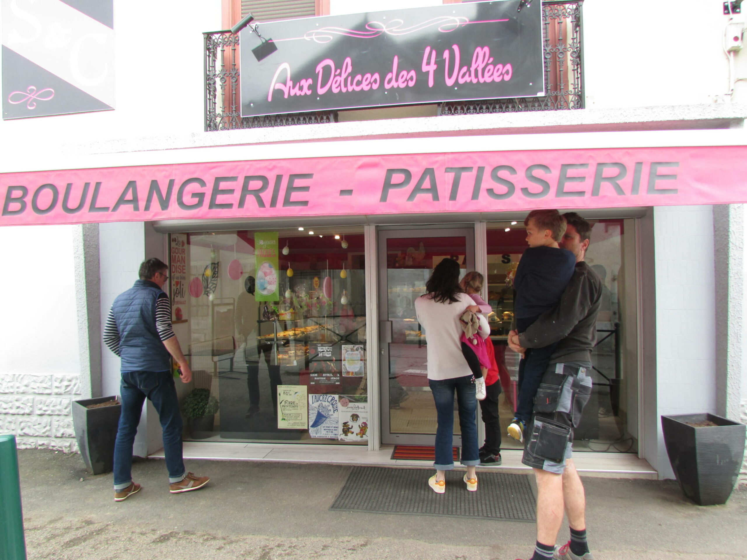 découvrez notre soirée gourmande à castillon, une expérience culinaire inoubliable alliant saveurs locales et convivialité. rejoignez-nous pour savourer des plats raffinés, des vins exquis et partager des moments chaleureux en bonne compagnie.