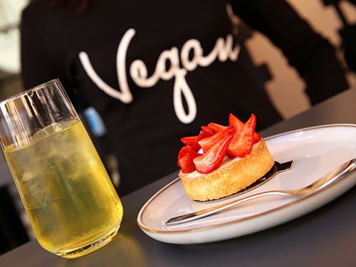 participez à une expérience culinaire inoubliable avec notre dégustation de cuisine congolaise à lyon le 6 juin 2025. découvrez des plats traditionnels savoureux, partagez des moments conviviaux et plongez dans la richesse de la culture africaine à travers sa gastronomie.