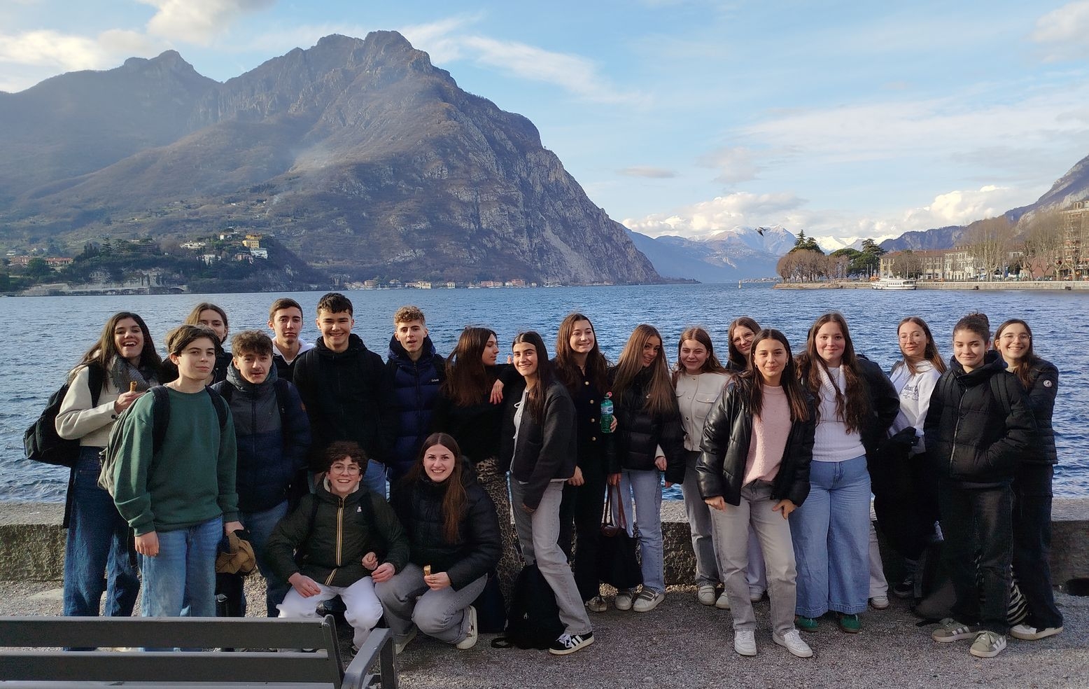 découvrez la 'dolce vita lombarde', un voyage au cœur des paysages enchanteurs de la lombardie. plongez dans une expérience authentique mêlant gastronomie raffinée, culture riche et paysages à couper le souffle. laissez-vous séduire par la beauté des lacs, des montagnes et des villes historiques de cette région captivante.