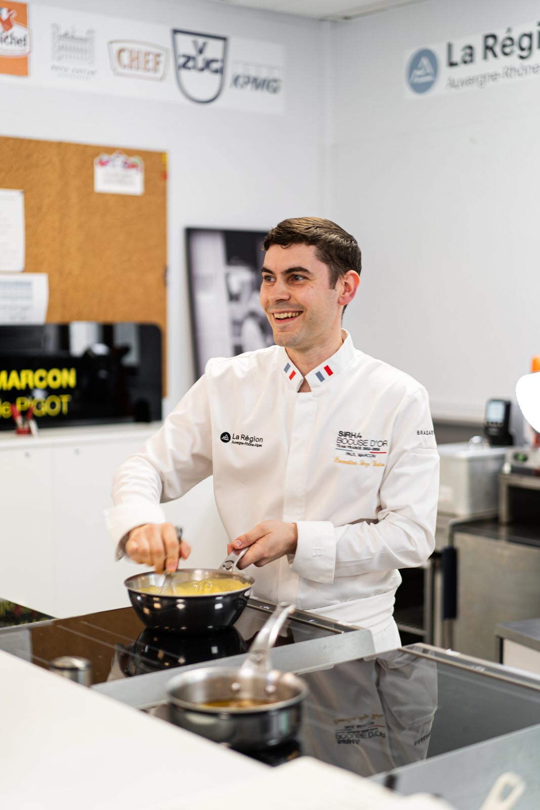 participez à la finale de notre concours culinaire, où les chefs talentueux s'affrontent pour décrocher le titre ultime ! découvrez des créations gastronomiques innovantes et savourez des plats d'exception dans une ambiance festive. ne manquez pas cet événement culinaire incontournable !