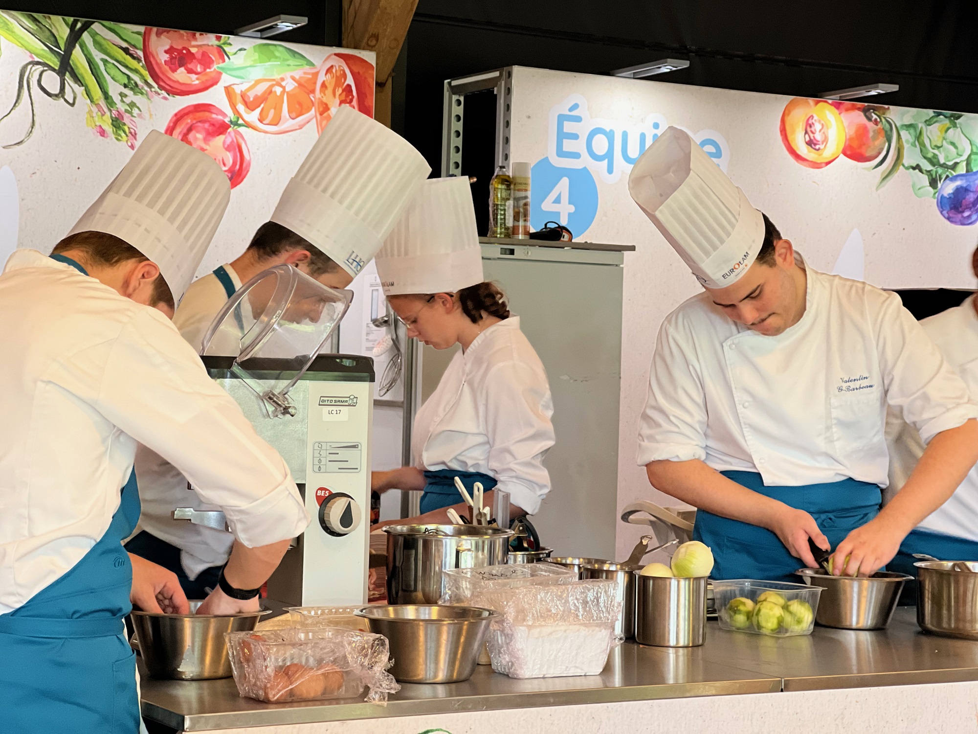 rejoignez-nous pour la finale palpitante du concours culinaire, où les chefs talentueux s'affrontent pour décrocher le titre prestigieux. découvrez des créations gastronomiques époustouflantes et votez pour votre plat préféré lors de cet événement incontournable.