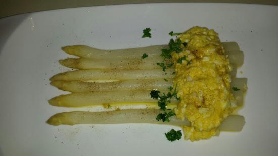 découvrez les délices flamands, une expérience culinaire unique qui met en avant des plats traditionnels savoureux, des bières raffinées et des douceurs irrésistibles. plongez dans la richesse des saveurs et la convivialité des spécialités de la région flamande.