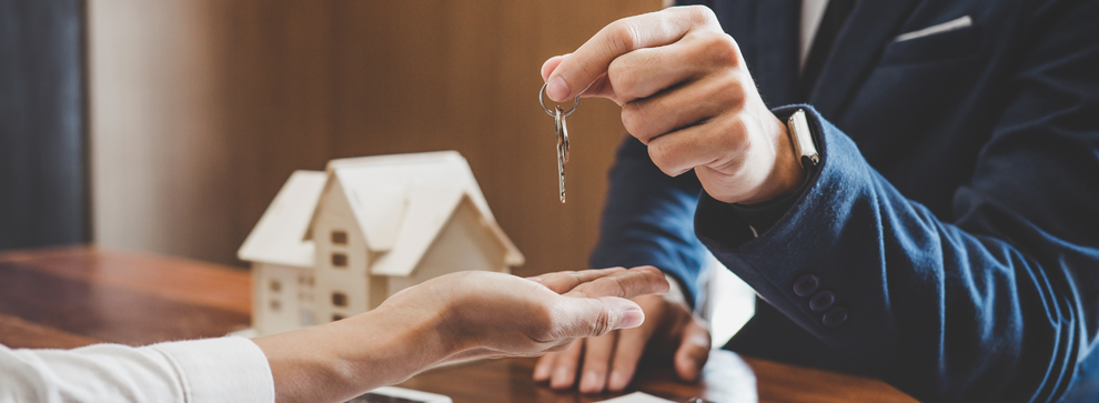 découvrez nos services de gestion immobilière, offrant une expertise complète pour optimiser la valorisation de vos biens, assurer leur entretien et maximiser vos revenus locatifs.