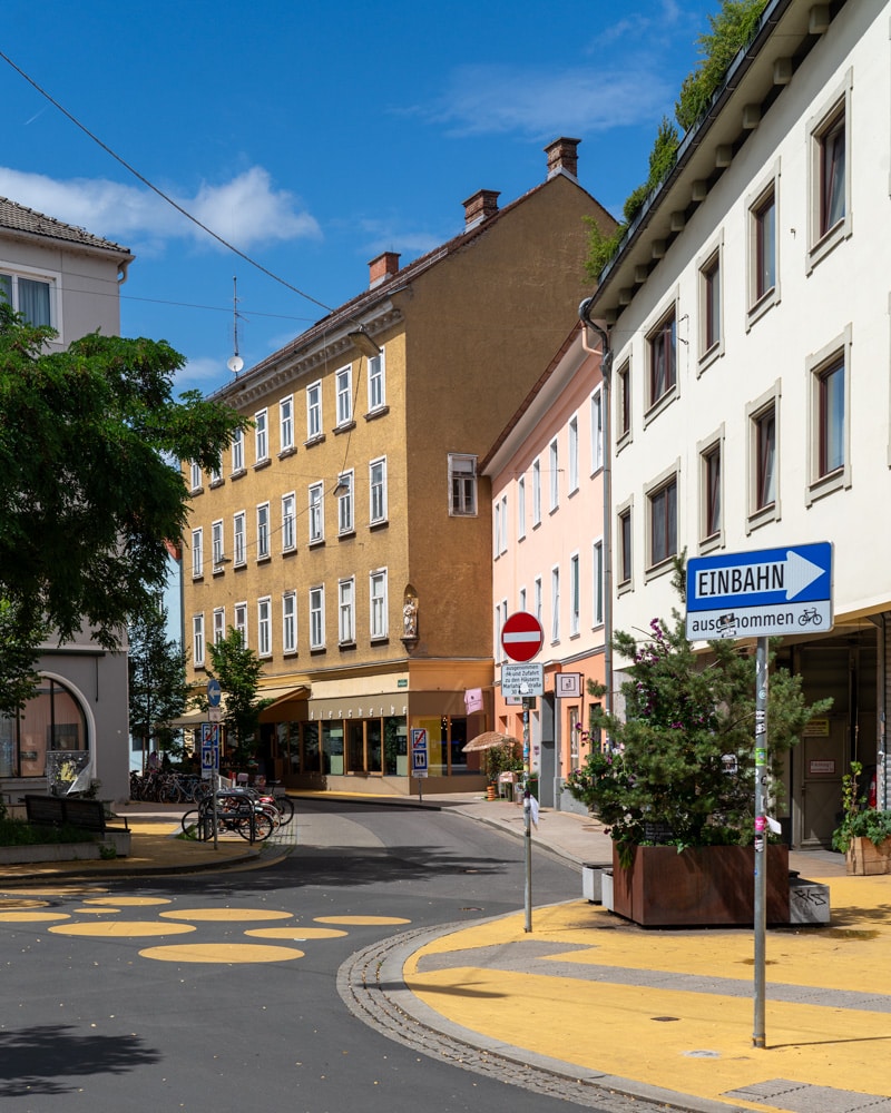 découvrez graz, l'une des villes les plus charmantes d'autriche, avec notre guide essentiel. explorez ses sites historiques, ses délicieuses spécialités culinaires et ses activités incontournables pour un séjour inoubliable.