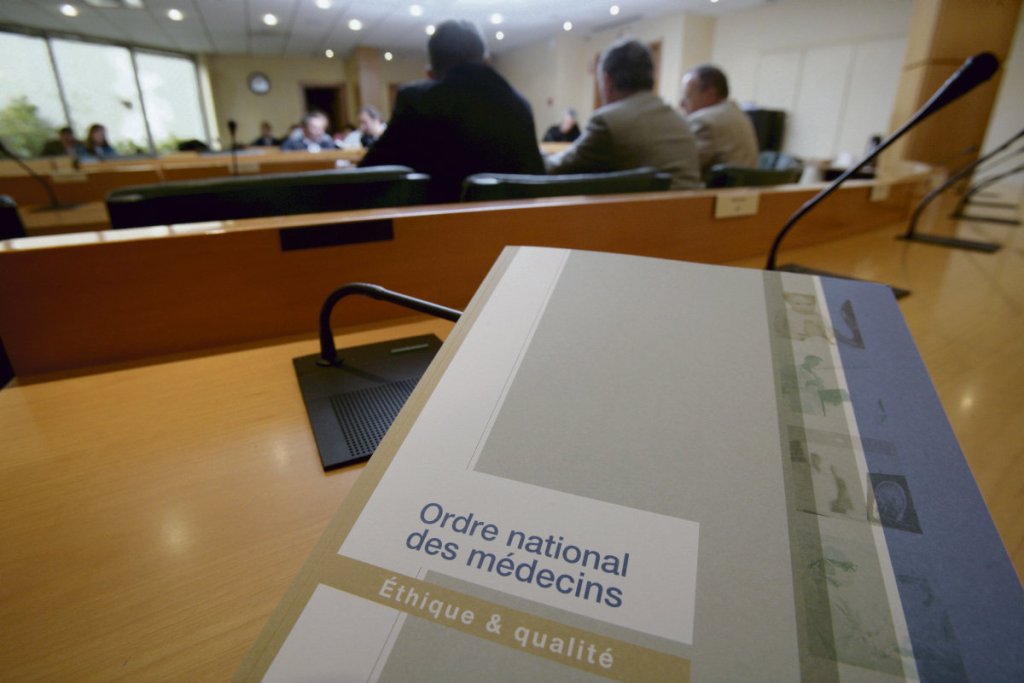 découvrez l'affaire d'un médecin condamné pour violences, une histoire choquante qui soulève des questions sur l'éthique et le respect des professionnels de santé. plongez dans les détails de ce jugement et ses conséquences sur la confiance envers le corps médical.
