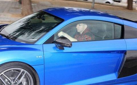 découvrez les voitures de luxe et les modèles prestigieux que possède lionel messi, le célèbre footballeur. plongez dans l'univers automobile de la star du football et admirez sa collection impressionnante.