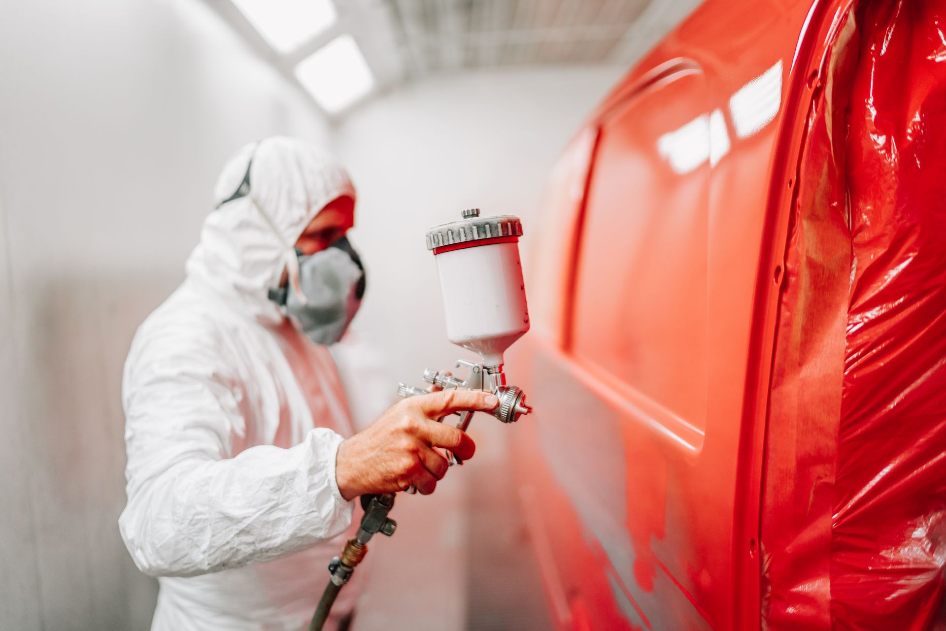 découvrez comment peindre votre voiture vous-même grâce à notre guide complet. apprenez des techniques professionnelles, choisissez les bons matériaux, et transformez l'apparence de votre véhicule tout en économisant sur les coûts de réparation. libérez votre créativité et redonnez vie à votre voiture avec nos conseils faciles à suivre !