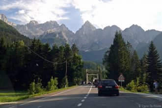 préparez votre roadtrip en europe de l'est avec nos conseils pratiques : itinéraire, budget, hébergements, sécurité et astuces pour un voyage inoubliable à travers les plus beaux pays de la région.