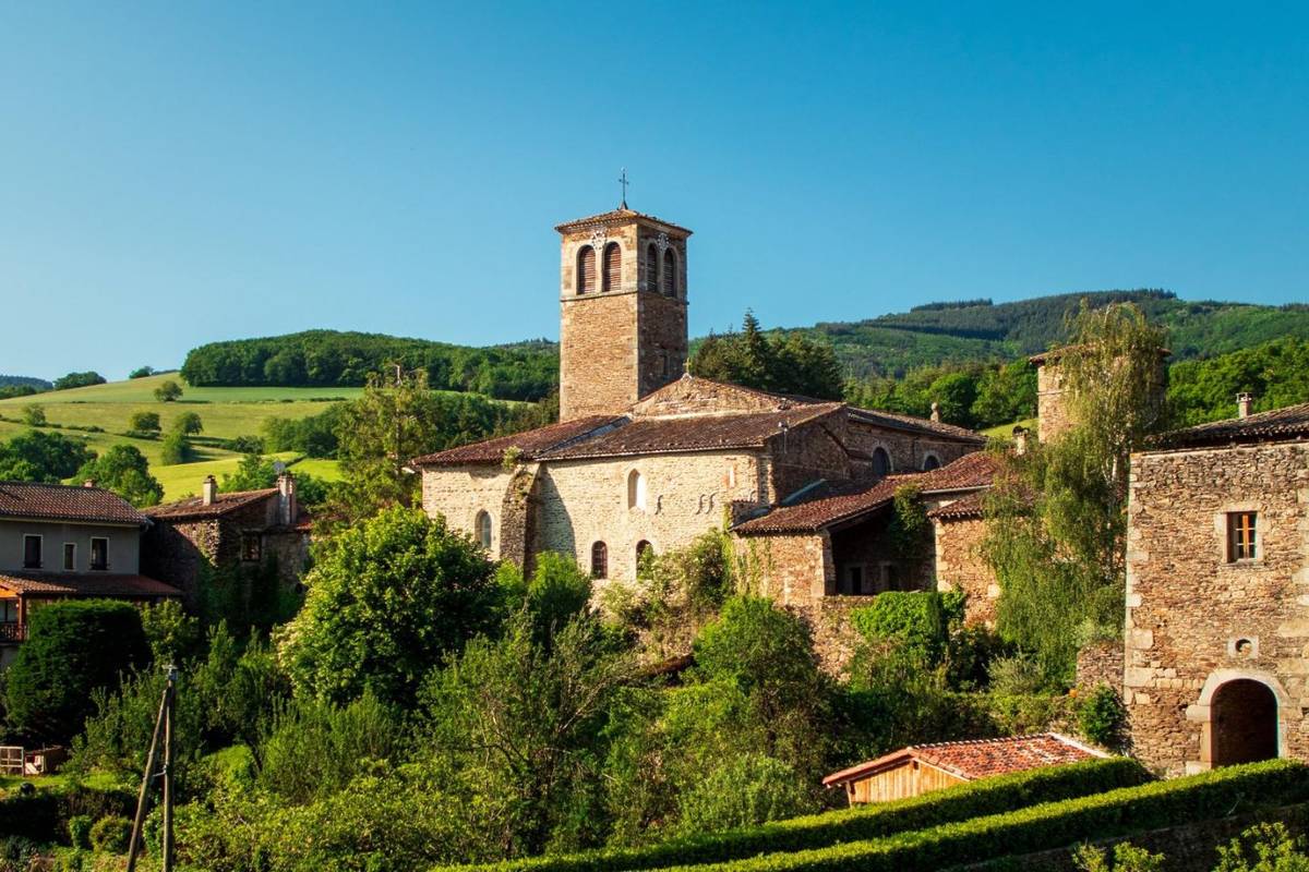 découvrez les charmants villages près de lyon. profitez d'une escapade au cœur de la nature, entre culture et gastronomie, et explorez des sites pittoresques qui vous séduiront à quelques kilomètres de la métropole.