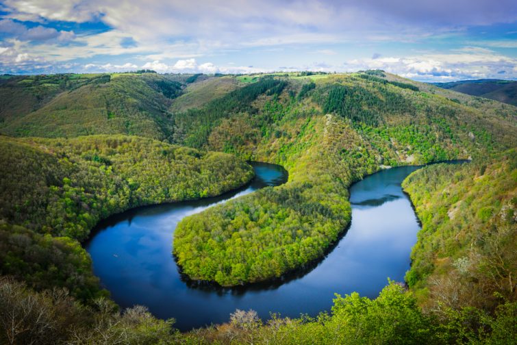explorez la creuse lors d’un voyage rural authentique : paysages verdoyants, villages pittoresques, patrimoine naturel et détente en pleine campagne française. vivez une escapade loin du tumulte dans le cœur du limousin.