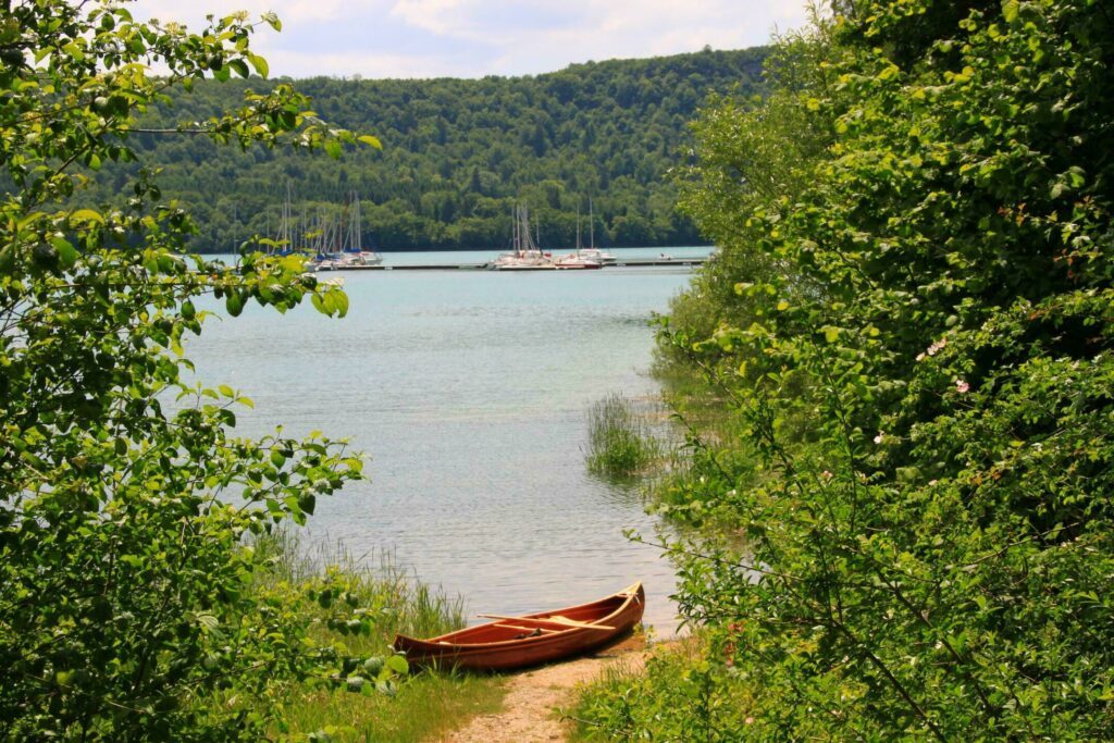 découvrez les meilleures activités à faire dans le jura : randonnées, sports nautiques, visites culturelles et aventures en pleine nature pour toute la famille. préparez votre séjour dans le jura et vivez des expériences inoubliables !