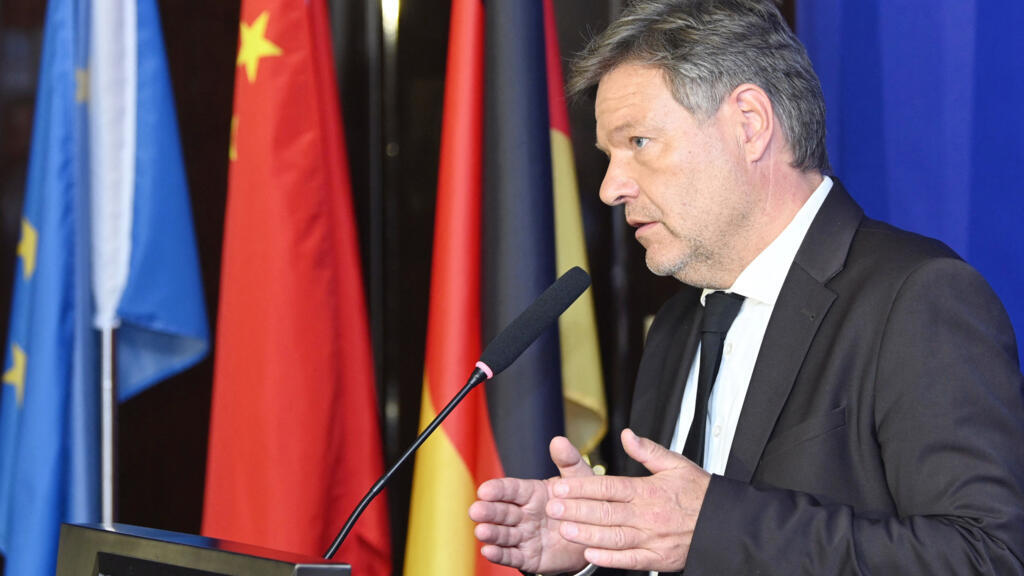découvrez comment l'allemagne réagit à l'offensive des constructeurs automobiles chinois sur son marché, entre mesures de protection, innovations et enjeux économiques pour l'industrie allemande.