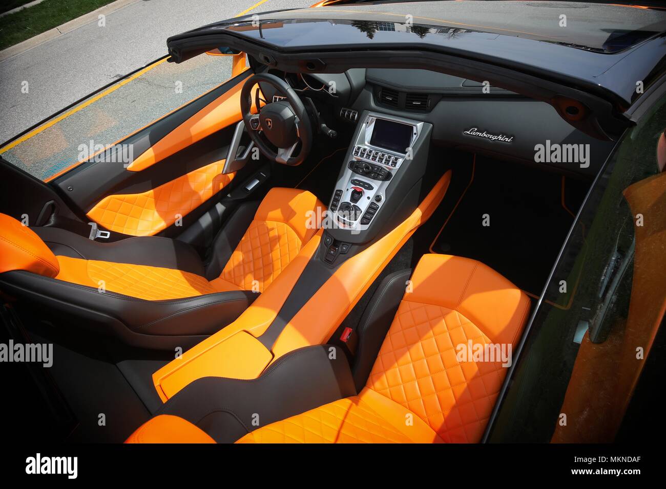 découvrez l'univers de l'automobile de luxe : modèles exclusifs, dernières tendances, conseils d'achat et actualités pour passionnés de voitures haut de gamme.